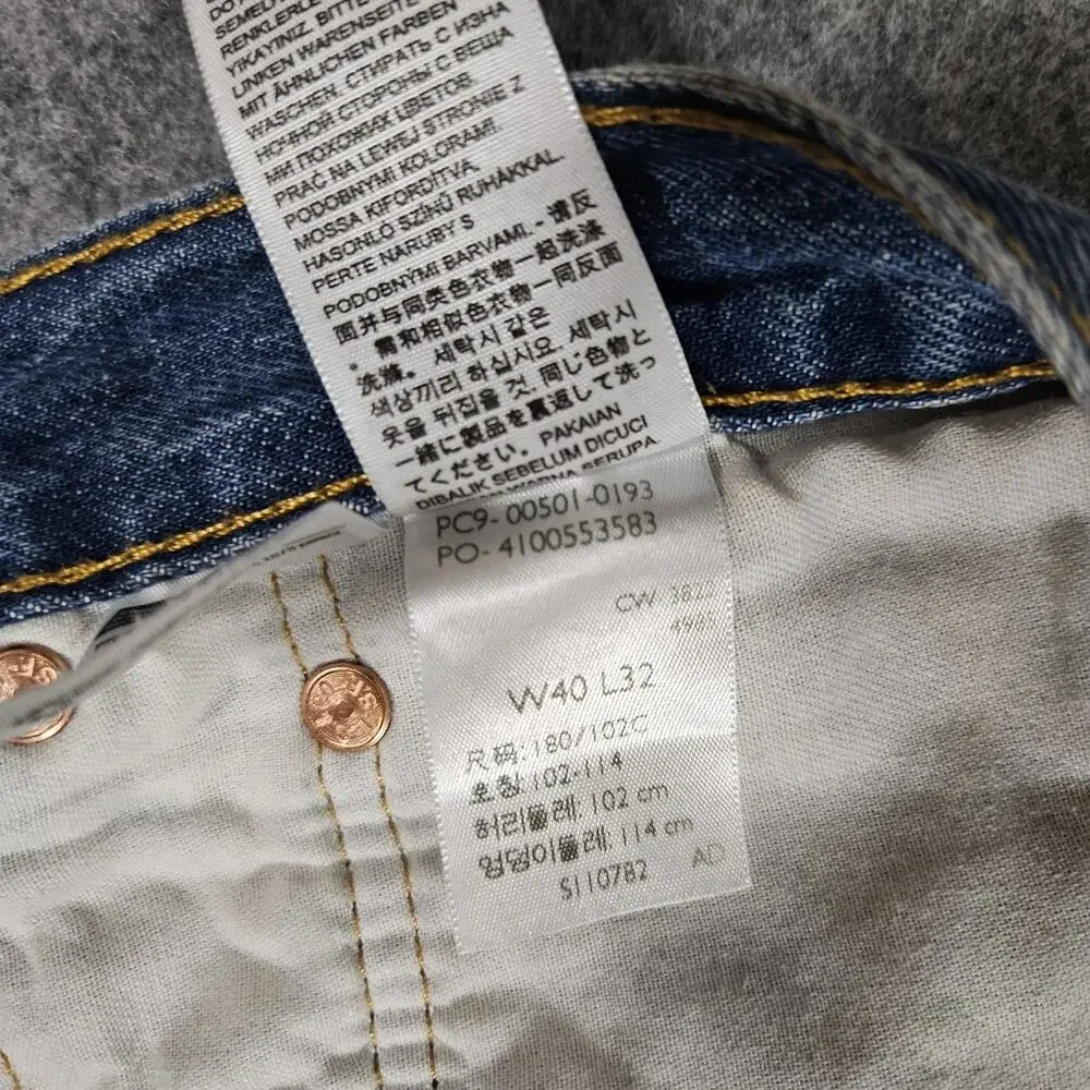 Levis this pair